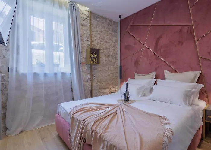 לינה וארוחת בוקר Heritage Olympic Dream ספליט